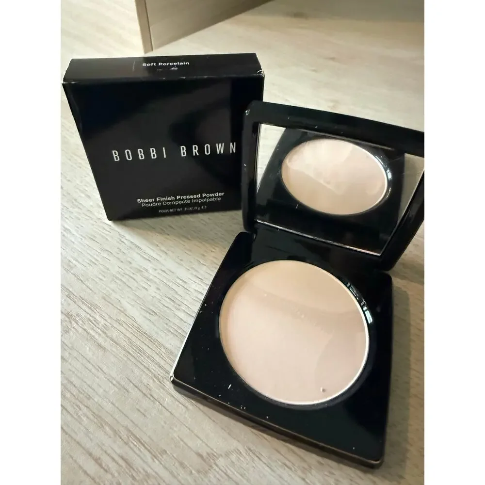 $55 Bobbi Brown Sheer Finish Pressed Powder Soft Porcelain 9g